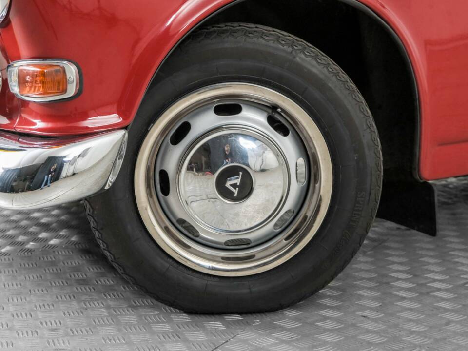 Image 4/50 of Volvo P 123 GT (1968)