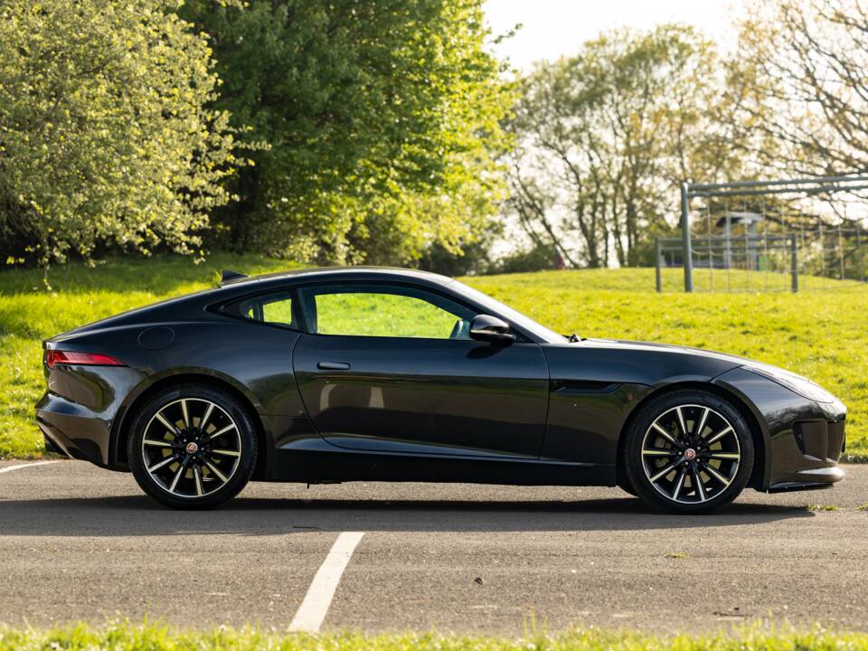 Image 31/45 of Jaguar F-Type (2016)