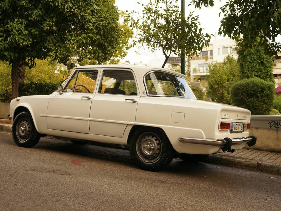 Image 2/100 of Alfa Romeo Giulia Nuova Super 1300 (1977)