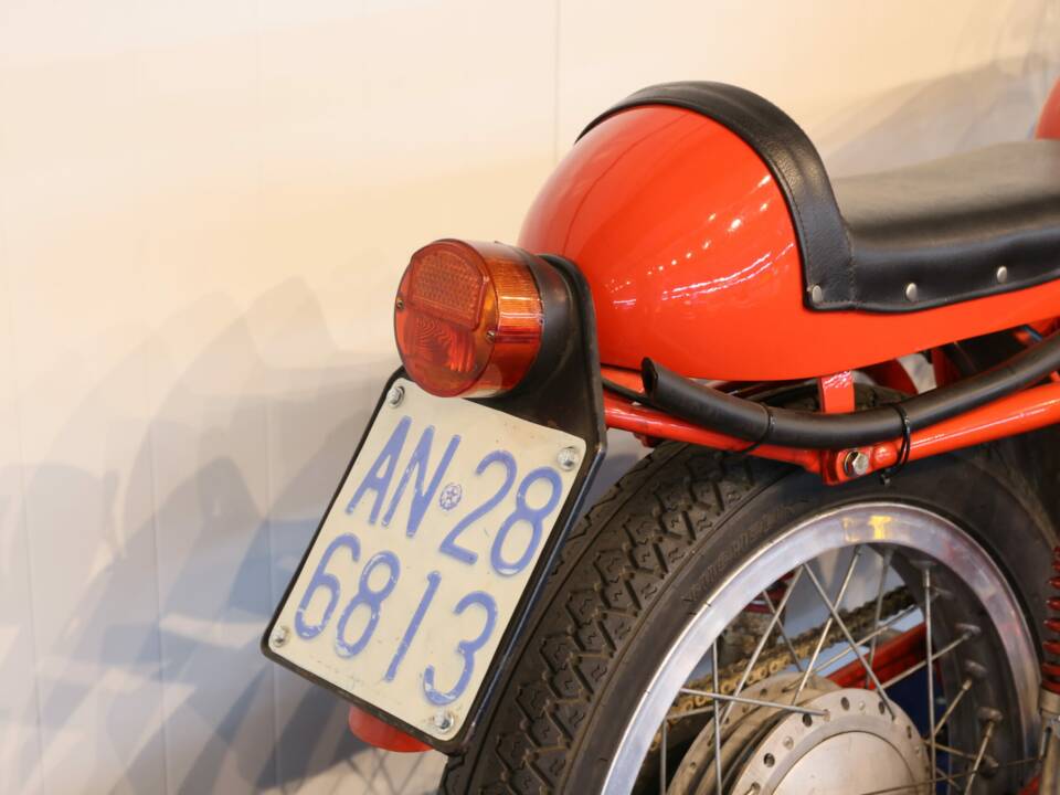 Image 5/27 of Aermacchi Ala Verde (1962)