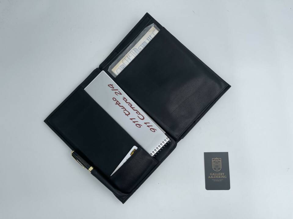 Image 8/50 of Porsche 911 Carrera 2 "America Roadster" (1993)