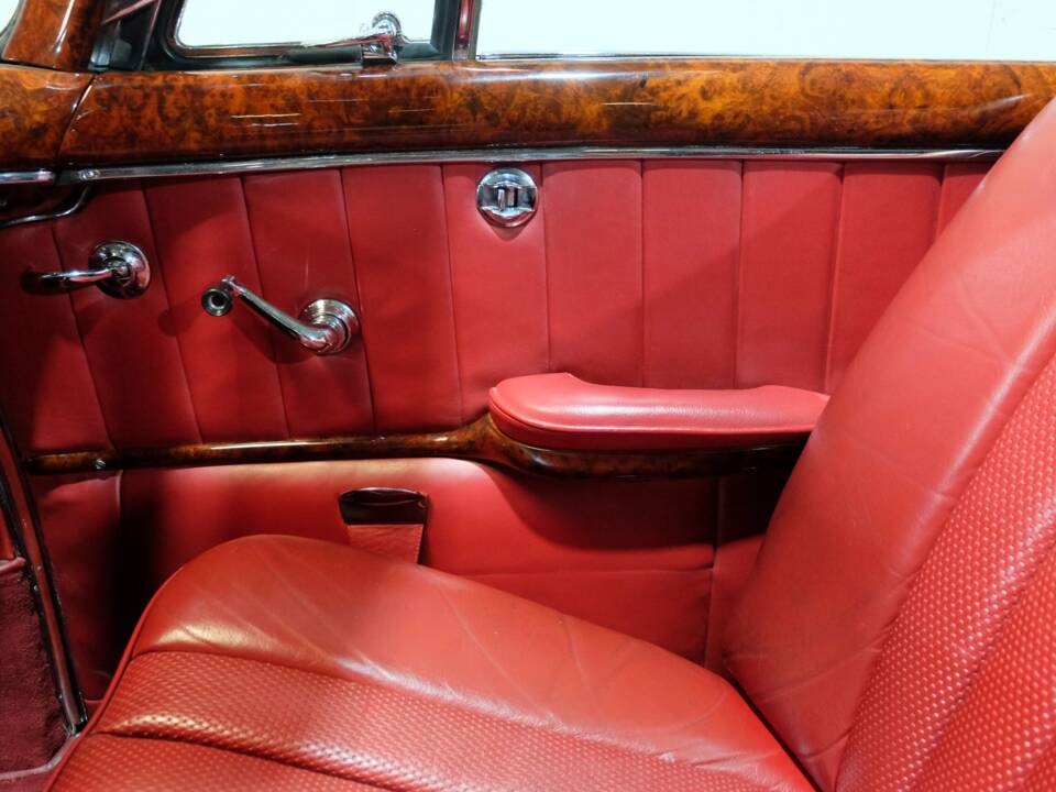 Image 11/30 of Mercedes-Benz 220 S Cabriolet (1957)