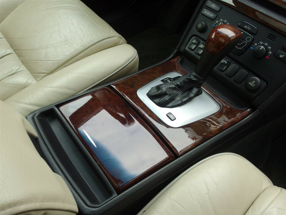 Bild 28/97 von Volvo XC90 V8 (2005)