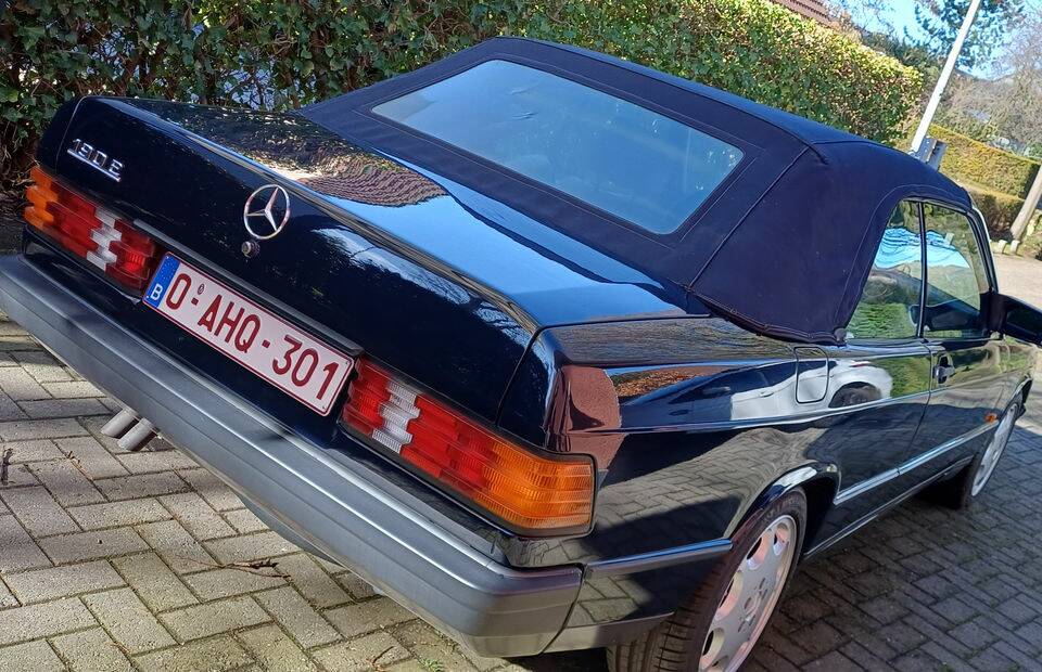 Image 7/8 of Mercedes-Benz 190 E (1987)