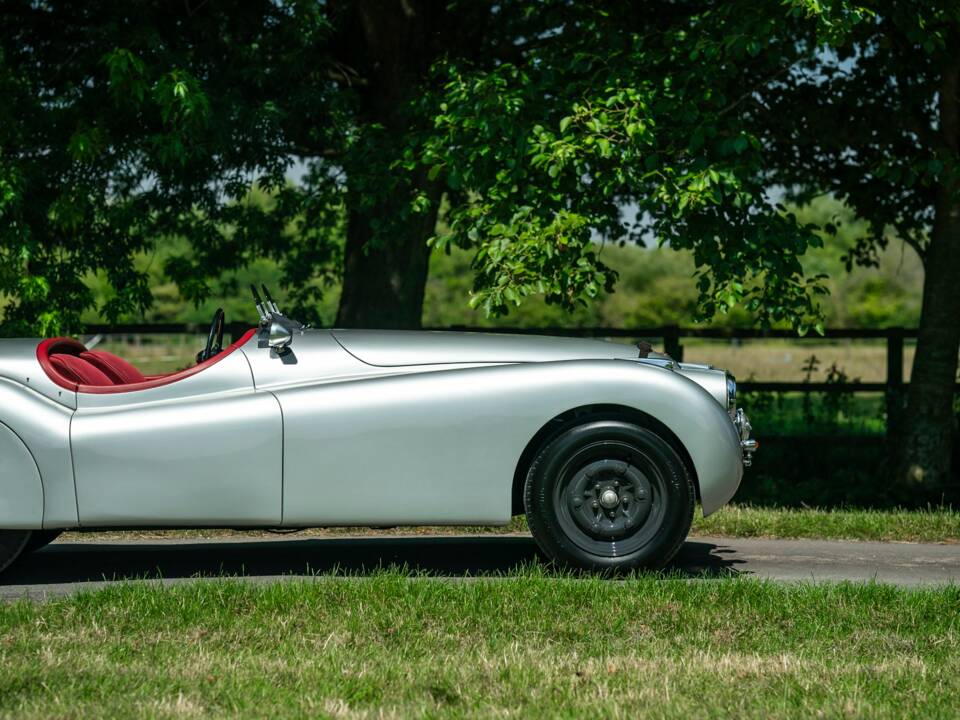 Image 31/50 de Jaguar XK 120 OTS (1951)