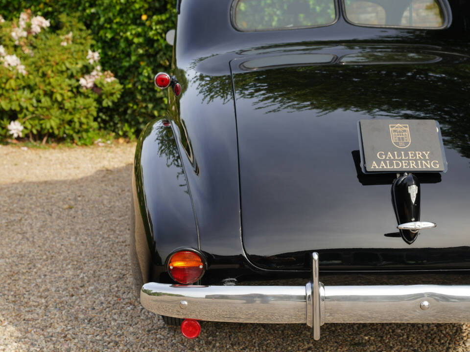 Image 17/50 of Oldsmobile F-Series Business Coupe (1938)