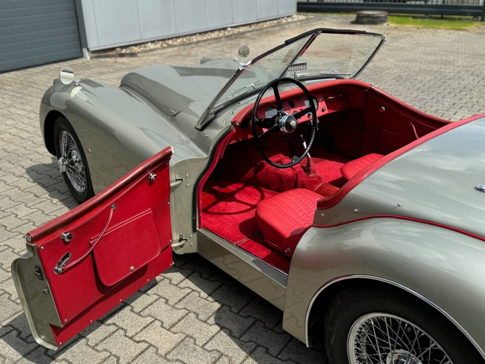 Image 11/17 of Jaguar XK 120 SE OTS (1953)