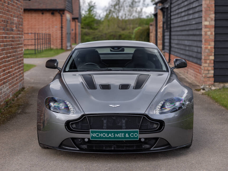 Image 40/71 of Aston Martin V12 Vantage S (2015)