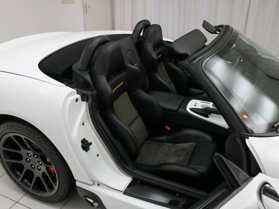 Imagen 7/20 de Dodge Viper SRT10 (2005)