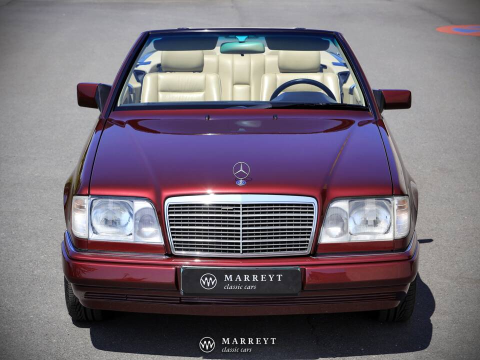 Bild 39/79 von Mercedes-Benz E 220 (1996)