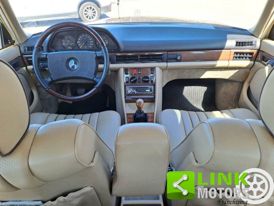 Image 5/10 of Mercedes-Benz 300 SEL (1990)