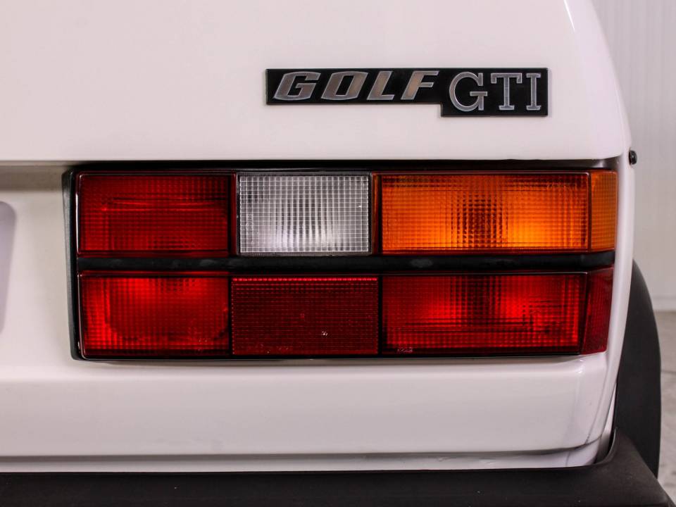 Immagine 18/50 di Volkswagen Golf Mk I GTI 1.8 (1983)