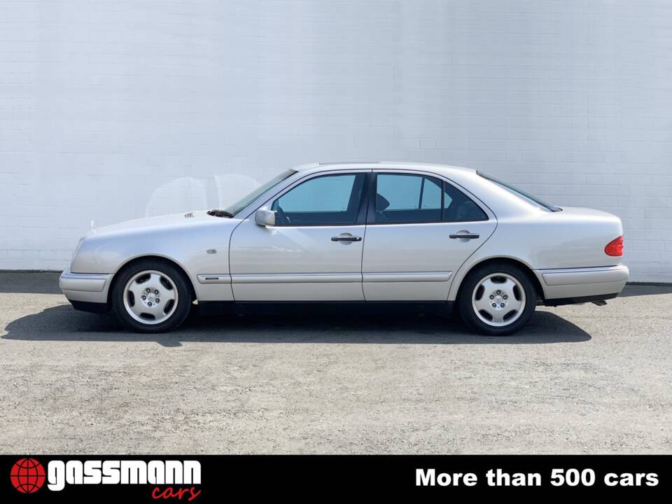 Image 4/15 of Mercedes-Benz E 320 (1998)