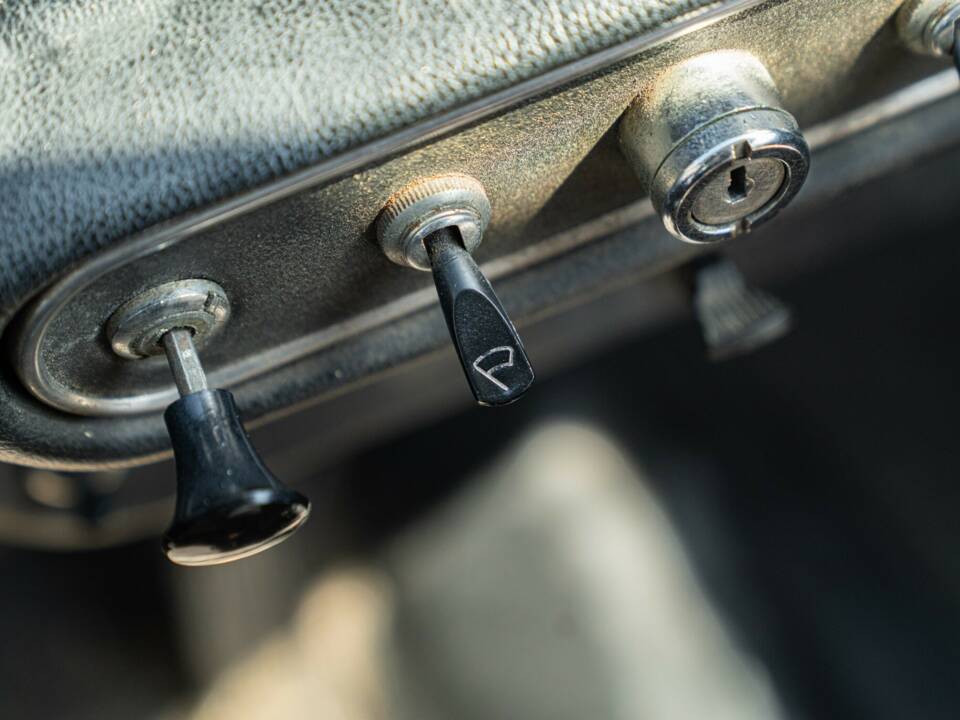 Image 34/47 of Innocenti Mini Cooper 1300 (1974)