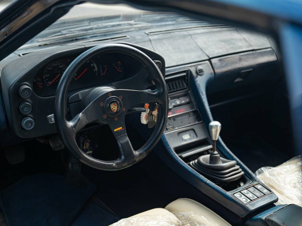 Image 21/34 of Porsche 928 (1981)