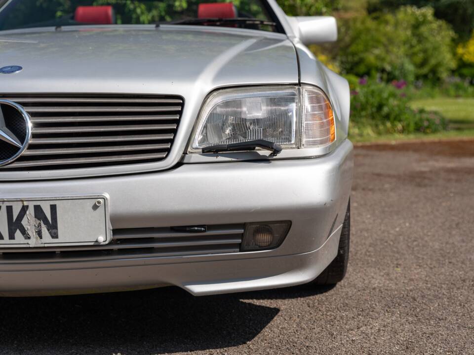 Image 22/50 of Mercedes-Benz SL 320 &quot;Mille Miglia&quot; (1995)