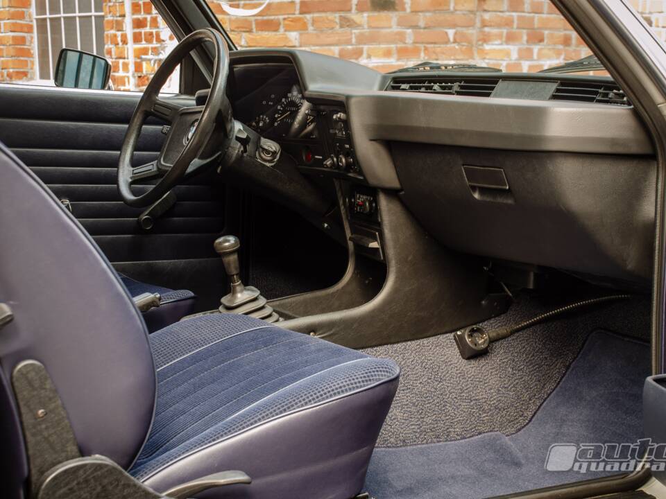 Image 11/22 of BMW 323i (1980)