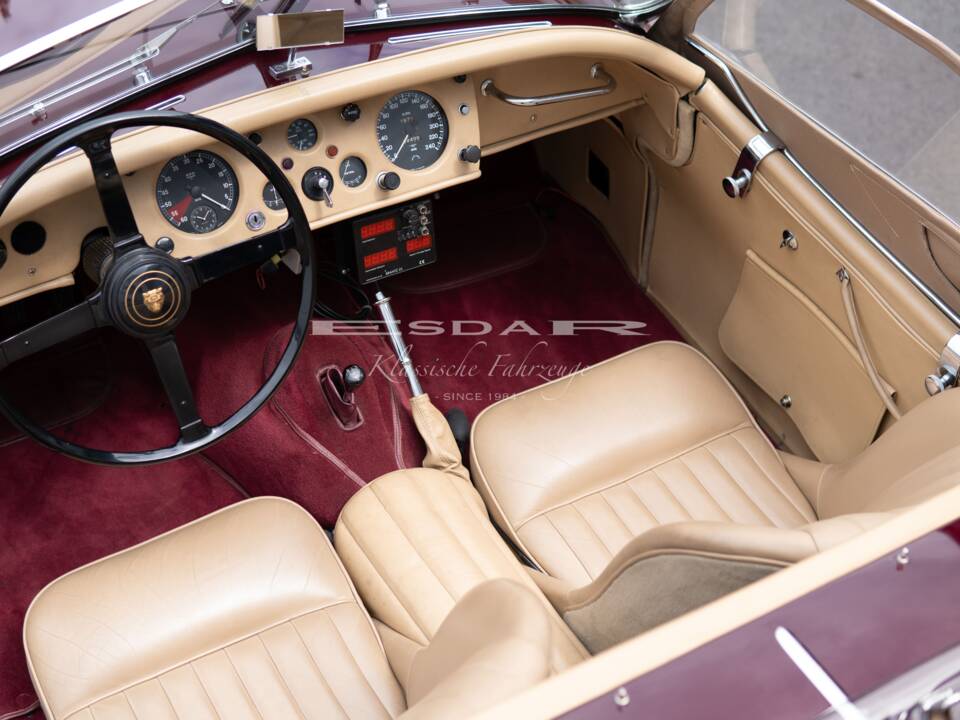 Image 25/32 de Jaguar XK 140 OTS (1955)