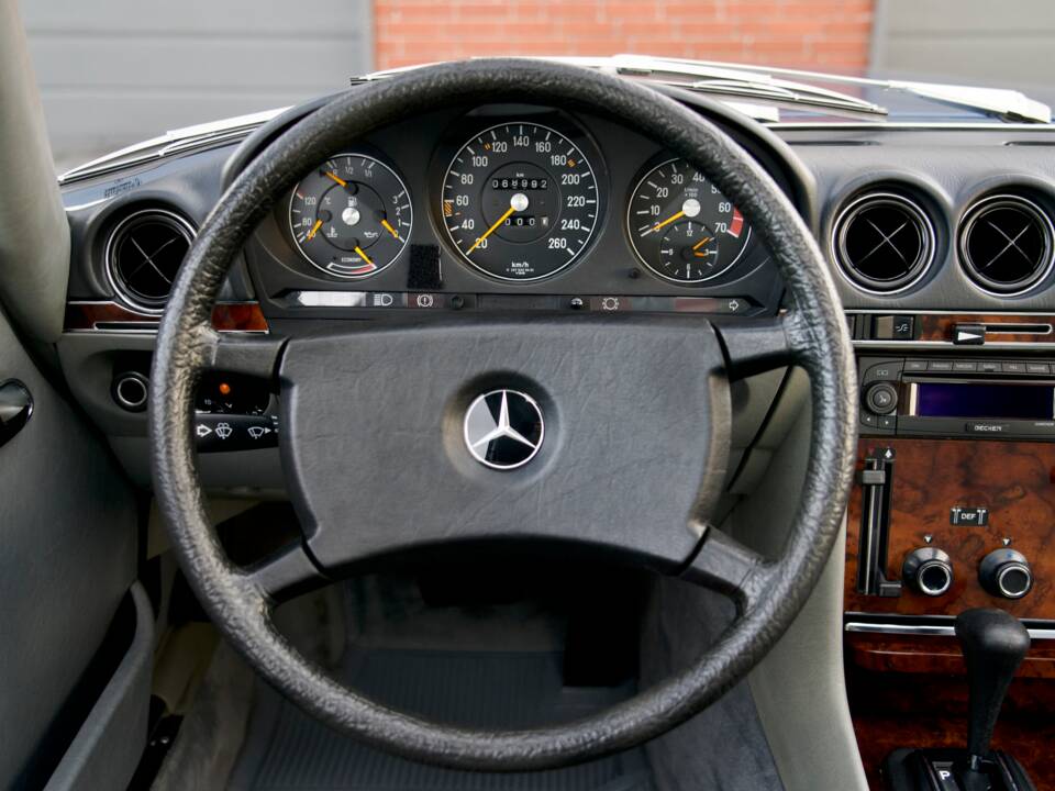 Image 40/61 de Mercedes-Benz 500 SLC (1981)