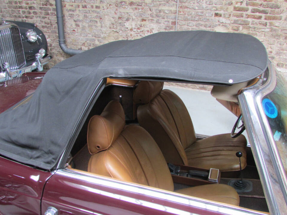 Image 23/23 of Mercedes-Benz 280 SL (1969)