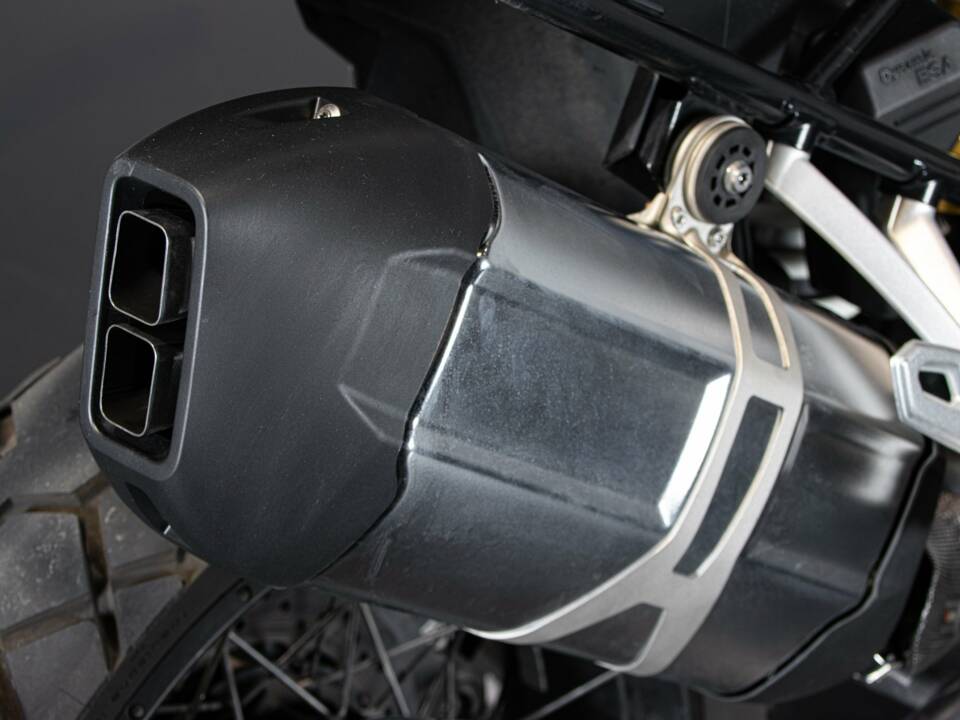 Image 42/50 of BMW DUMMY (2017)