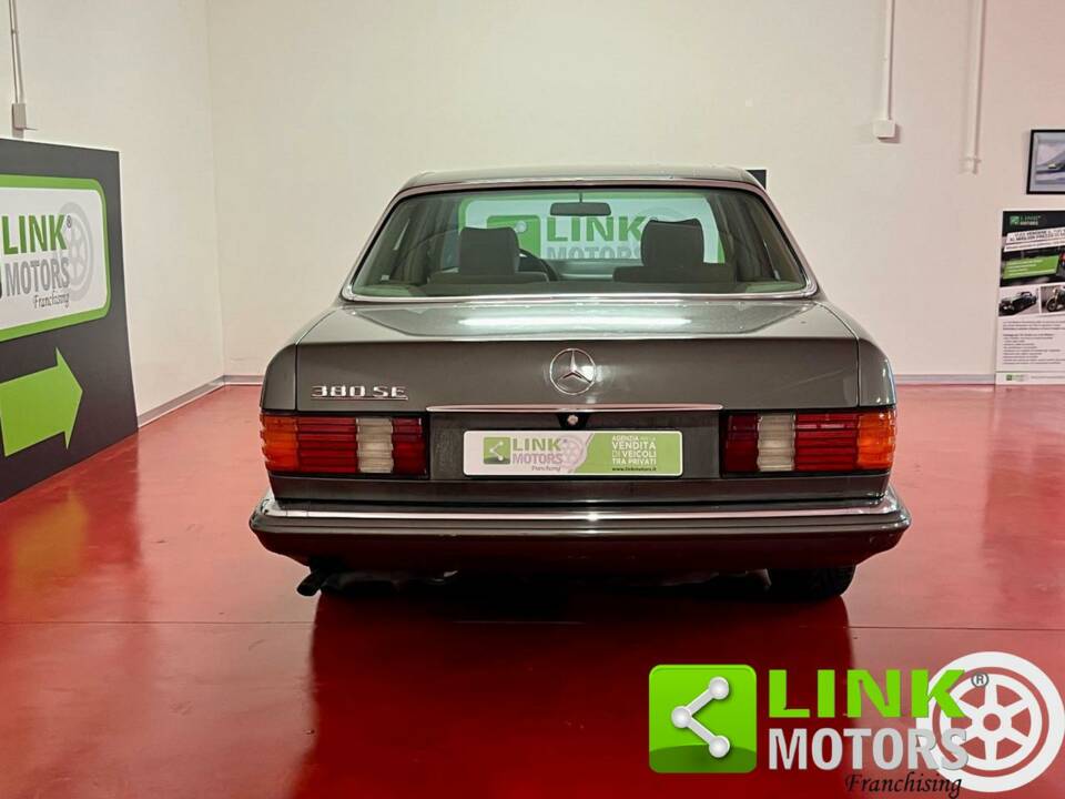 Imagen 5/10 de Mercedes-Benz 380 SE (1985)