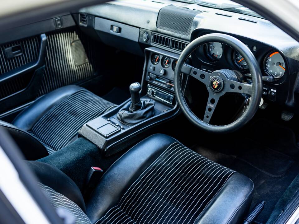 Image 23/50 de Porsche 924 S (1986)