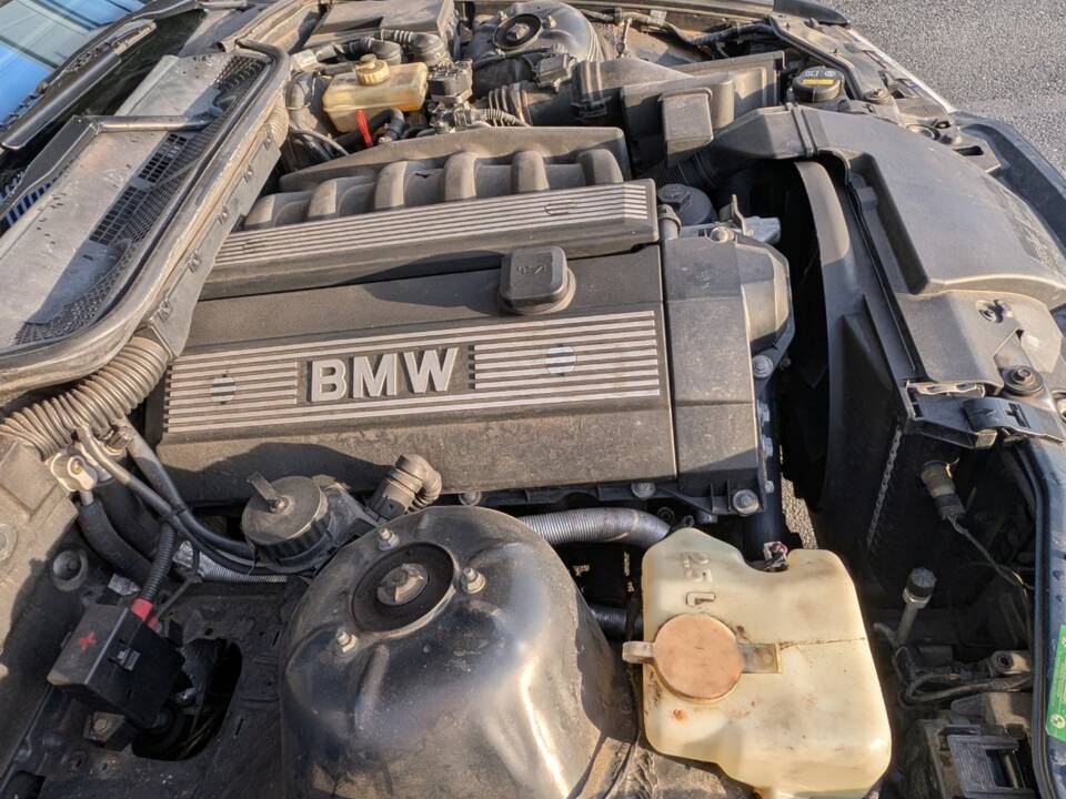 Immagine 28/72 di BMW 328i (1996)