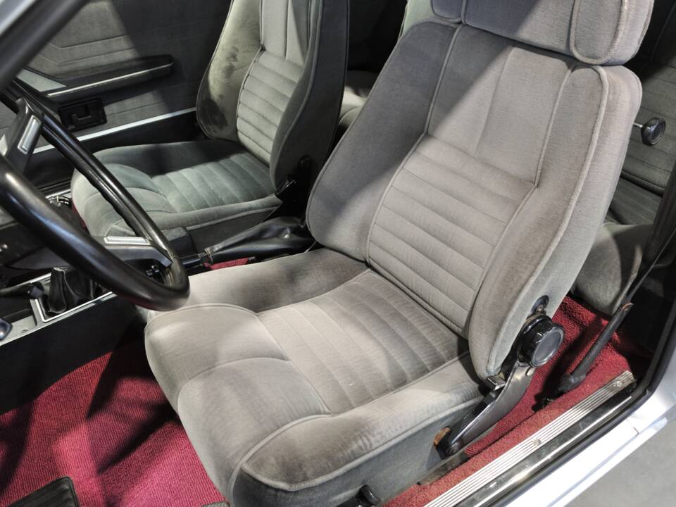 Bild 17/25 von Alfa Romeo Alfetta GTV 2.0 L (1980)