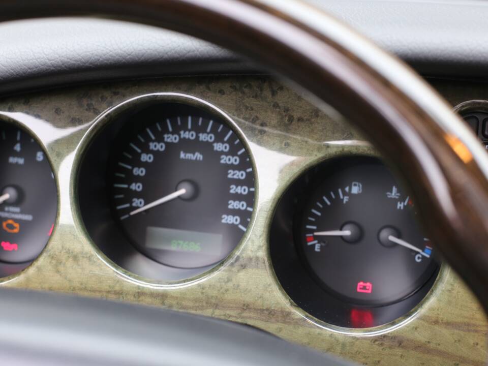 Immagine 15/45 di Jaguar XKR (2001)