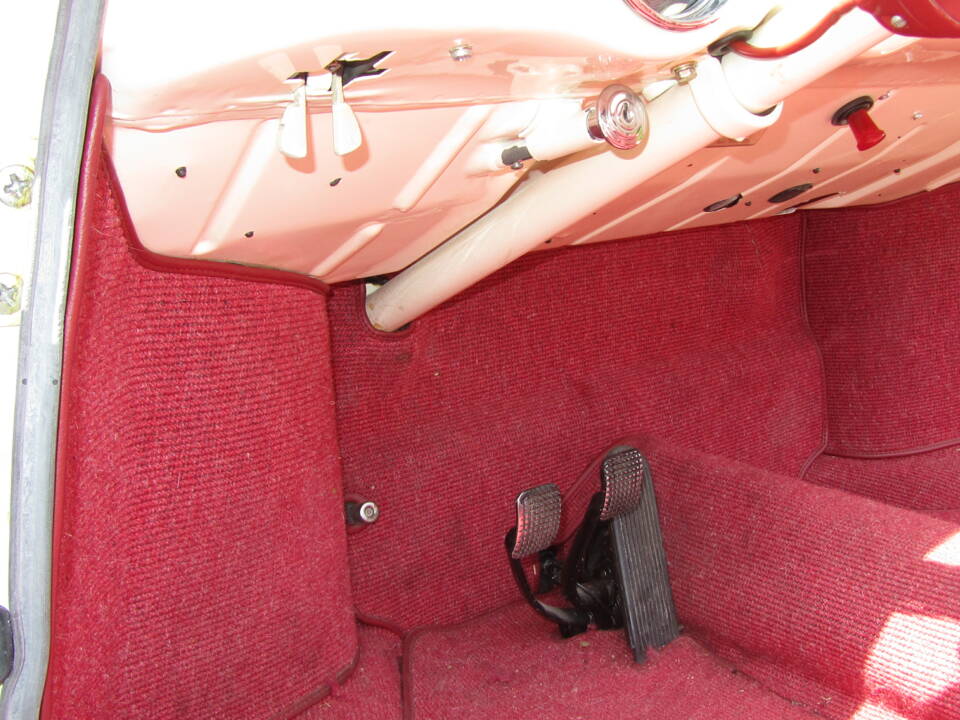 Image 27/45 of Volkswagen Karmann Ghia 1300 (1965)