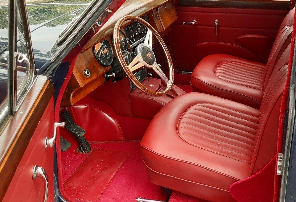 Image 4/49 of Jaguar Mk II 3.8 (1963)