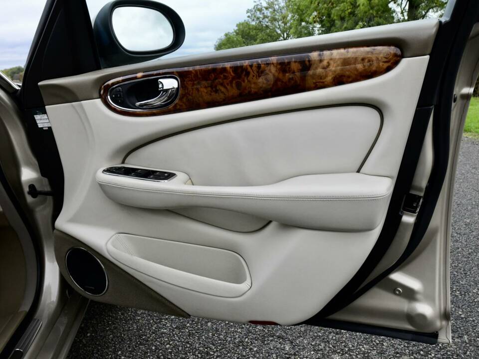 Afbeelding 40/50 van Jaguar XJ 8 4.2 (2003)