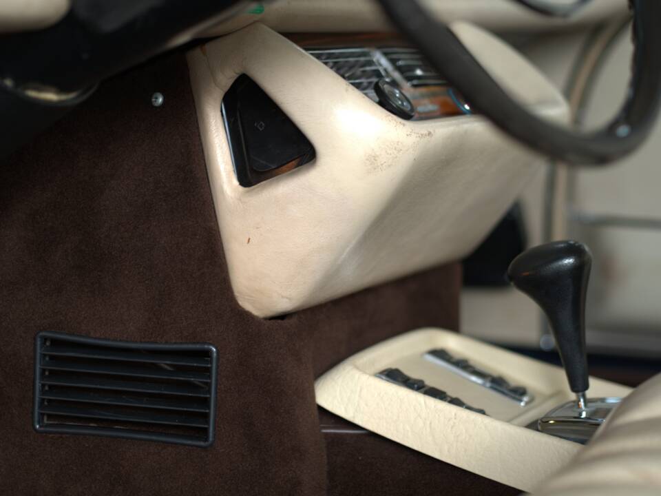 Image 39/57 of Mercedes-Benz 280 SE 3,5 (1971)