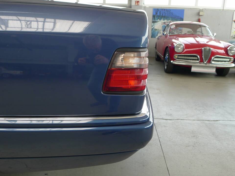 Afbeelding 30/40 van Mercedes-Benz E 420 (1993)