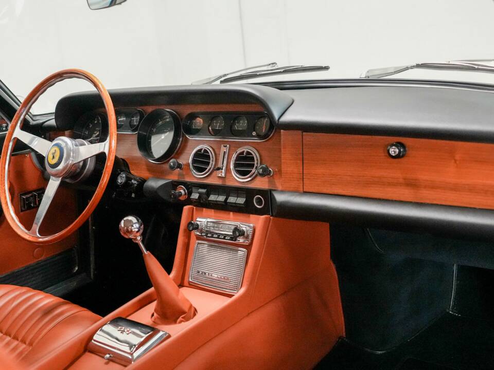 Bild 21/50 von Ferrari 330 GT (1965)