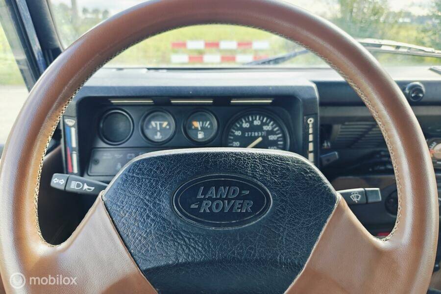 Image 17/39 de Land Rover Defender 90 (1997)