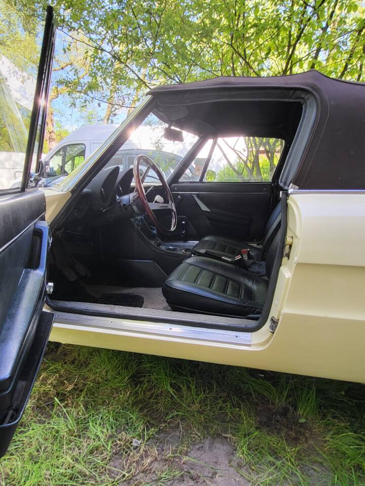 Image 26/37 of Alfa Romeo Spider Veloce 2000 (1982)