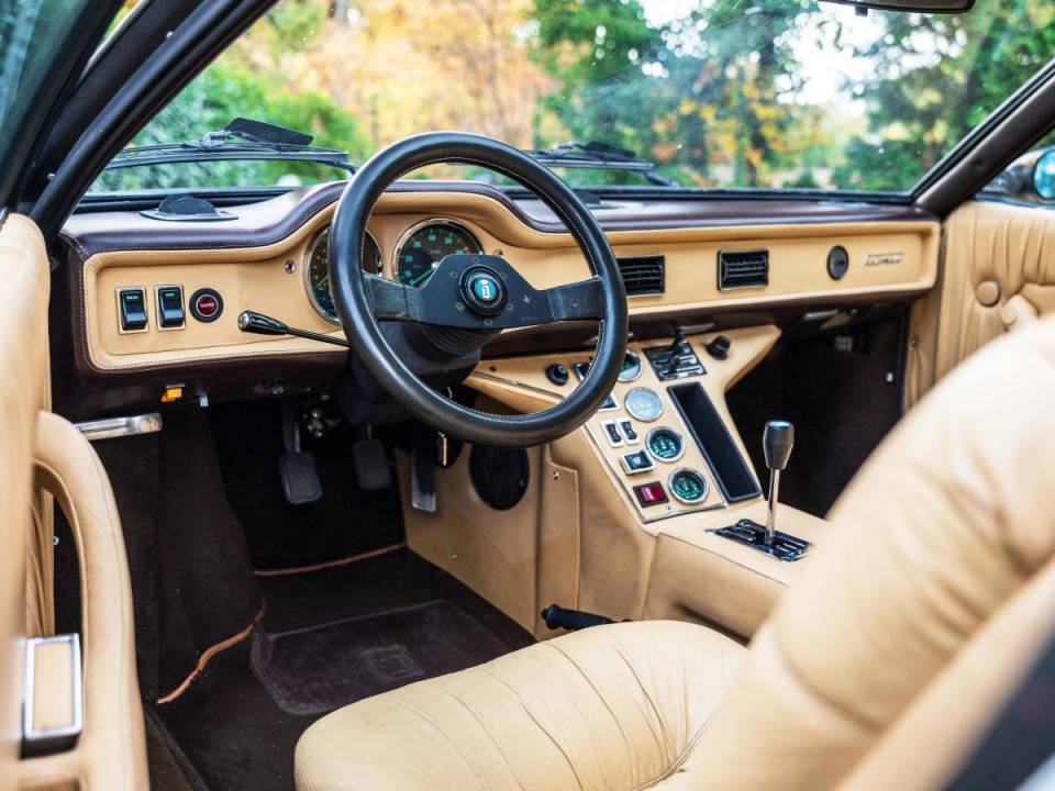 Imagen 12/18 de De Tomaso Pantera GT5 (1982)