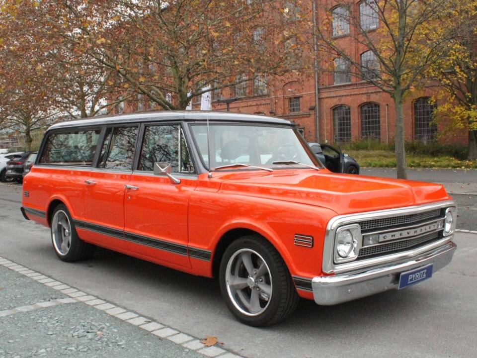 Immagine 2/30 di Chevrolet Suburban (1970)