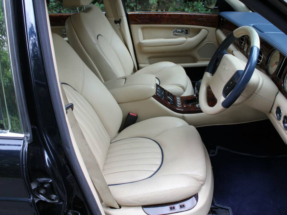 Image 9/17 of Bentley Arnage Red Label (2001)