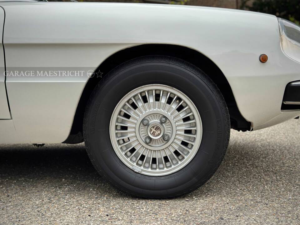 Image 21/95 of Alfa Romeo 2000 Spider Veloce (1980)