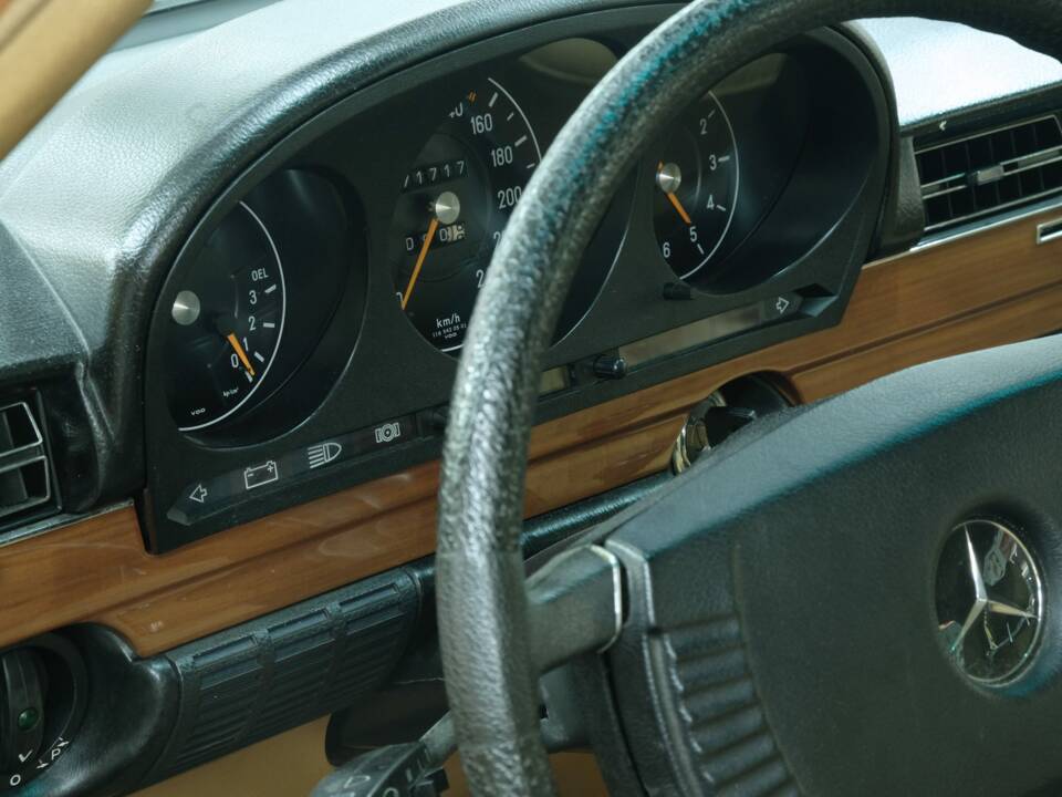 Image 29/50 de Mercedes-Benz 350 SE (1973)