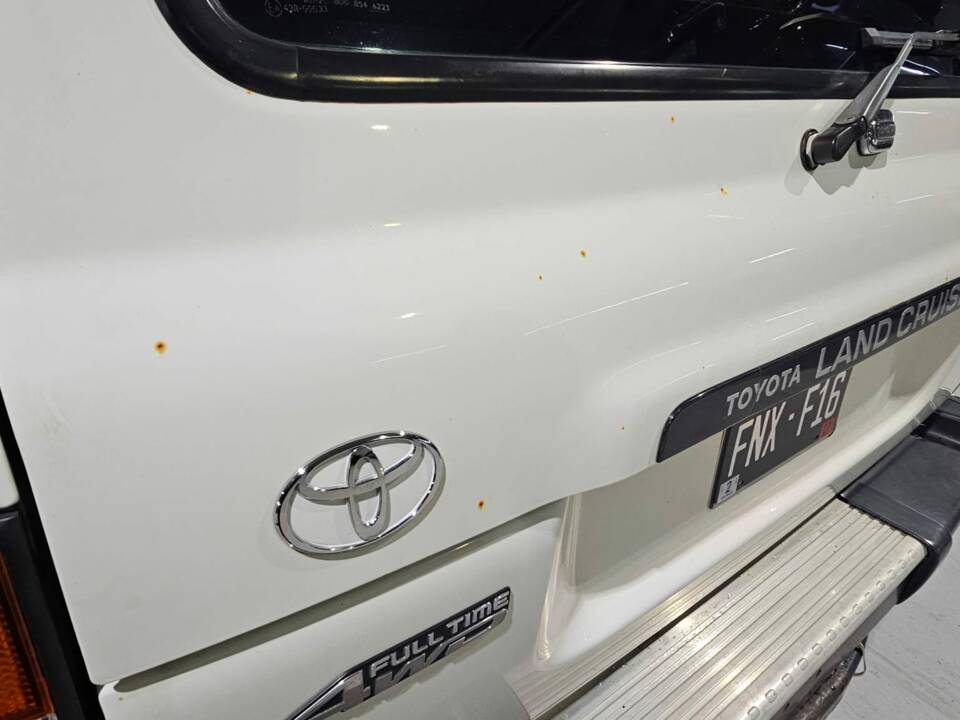 Image 21/48 de Toyota Land Cruiser FJ80 (1992)