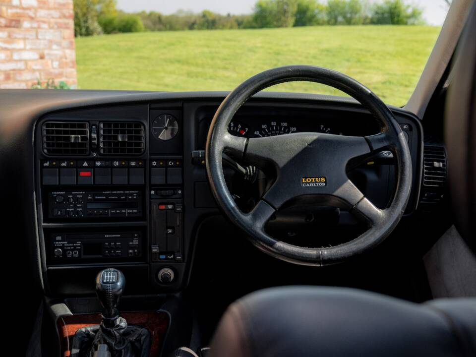 Image 56/75 of Lotus Carlton (1991)