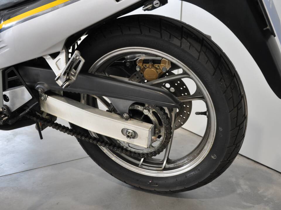 Bild 12/16 von Yamaha FZ 750 (1989)