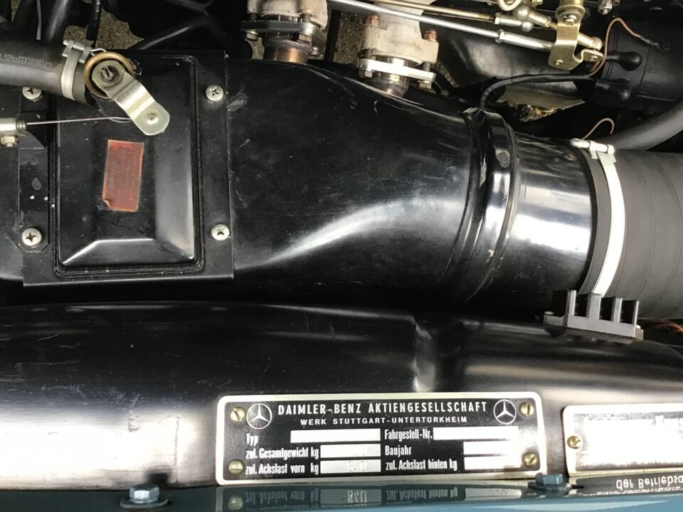Image 16/32 of Mercedes-Benz 220 S Cabriolet (1958)