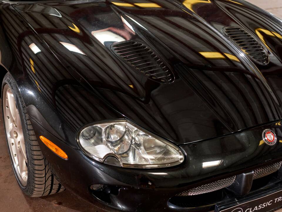 Bild 31/55 von Jaguar XKR (2000)