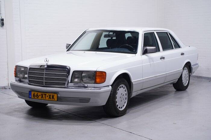 Image 2/7 de Mercedes-Benz 560 SEL (1989)