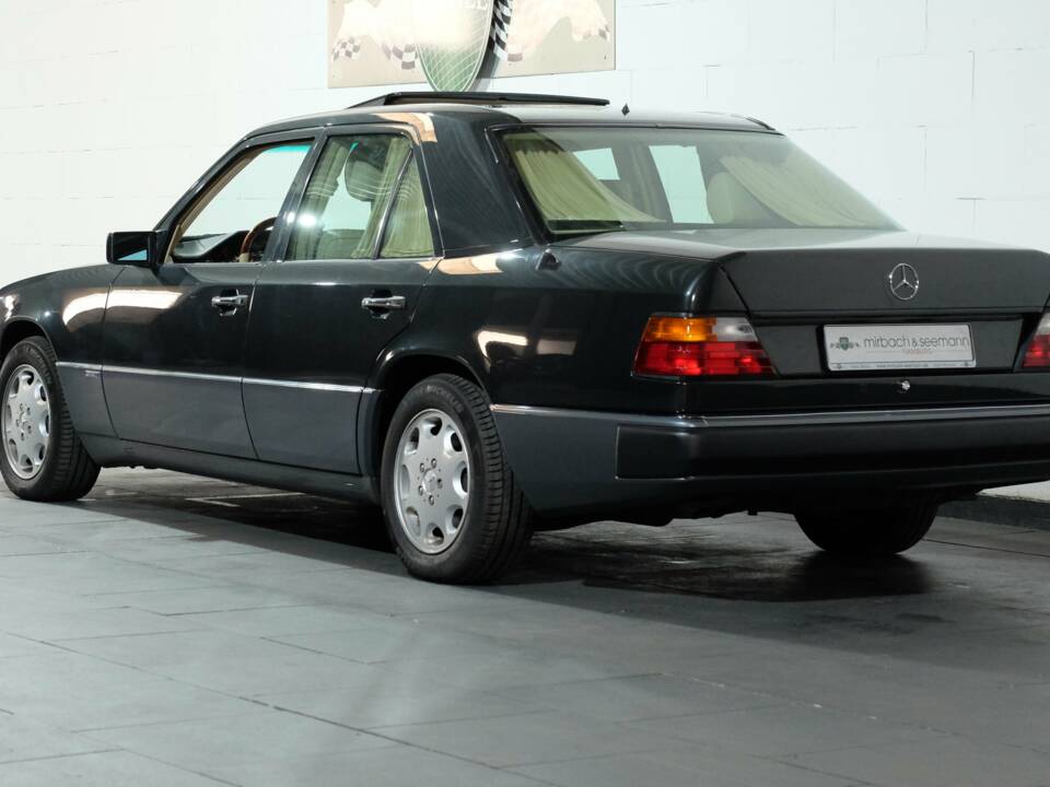 Image 3/32 de Mercedes-Benz 400 E (1991)